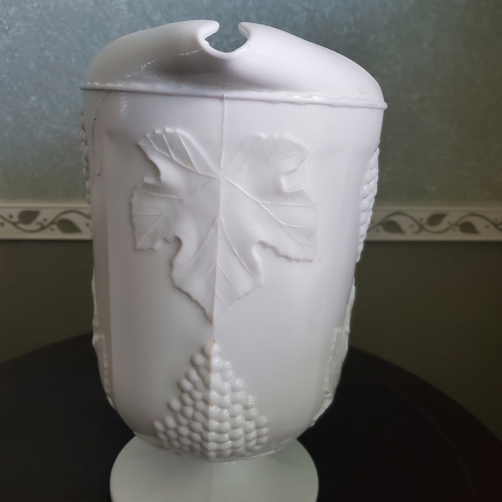 Vintage White Indiana Milk Glass Pitcher - Picture 3 of 8